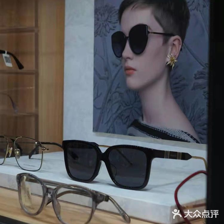 温镜阁眼镜店  配眼镜好选择