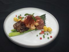 -思念果岭湖畔花房餐厅