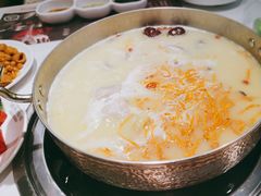 -洪氏嗨捞·广东猪肚鸡·椰子鸡火锅(西咸万象城店)