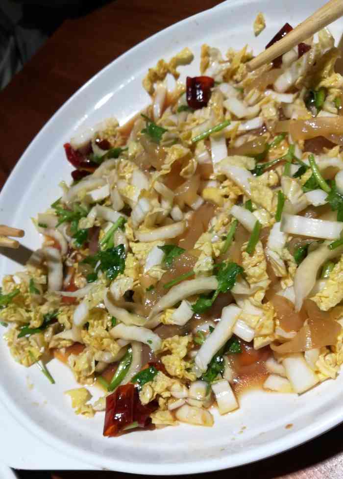 三棵树饭店"最爱吃鱼头泡饼,量大,好吃,每次来都会吃.
