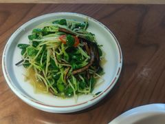凉拌豆苗-阿达师傅鱼汤面