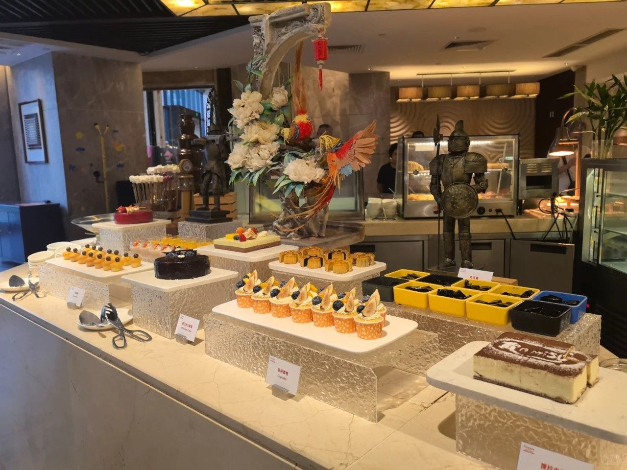 人生建议,饿7天再来华美达红咖啡吃自助餐