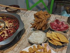 -渝嘴小老弟老火锅(华新村店)