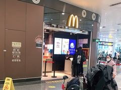 等位区-麦当劳(北京大兴机场二层国内到达(安检外)店)