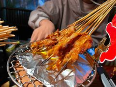 -何师烧烤·小龙虾·江湖川菜·精酿啤酒(成温店)