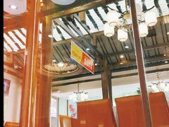 大堂-阿瓦山寨·湘菜现炒·剁椒鱼头王(咸阳总店)