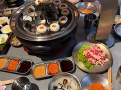 -围炉肉舍•炭烤活鳗•丹东海鲜烤肉(步行街店)