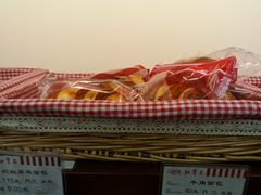 -红宝石·鲜奶小方·海派西点房(金杨店)