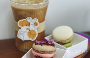 Shell Macaron Box