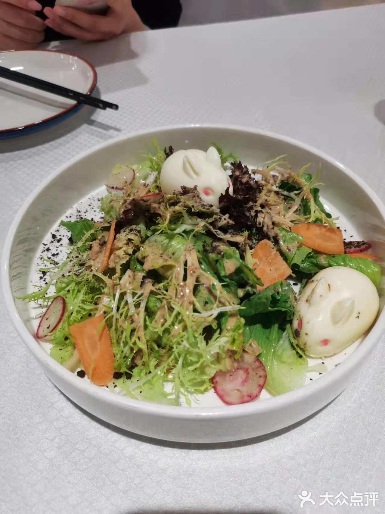 强推兔子不吃窝边草，好看又好吃，兔兔这么可爱