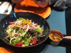 藜麦烟熏鸡胸沙拉配百香果油醋汁-鼎鼎西餐厅