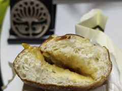 开心果黄油碱水面包-BUTTERFUL&CREAMOROUS 黄油与面包(中山公园龙之梦店)