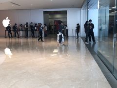 天才吧排队入口-Apple零售店(深圳益田假日广场店)
