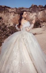 -Renee芮亦婚纱(原丽莎)