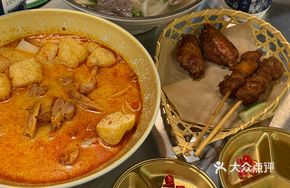 South-East Asian Laksa Shrimp and Chicken Rice Noodles
