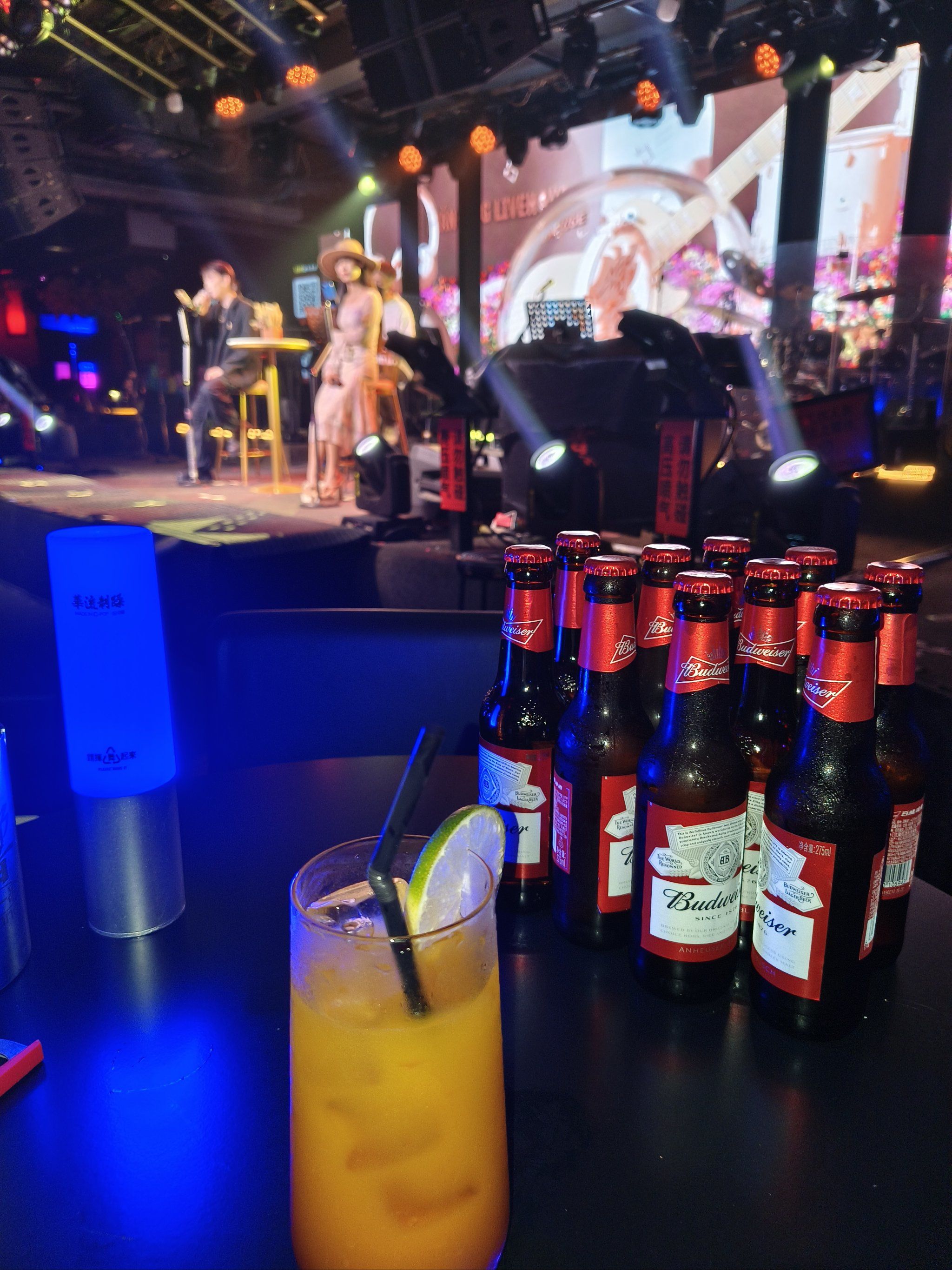 文灶站,音乐酒吧,网红打卡地,潮男靓女,夜猫子聚集地
#潮流夜生活