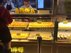 面包甜点陈列柜-鲍师傅糕点(江苏路店)