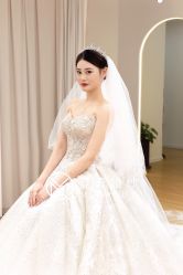 -曼青婚纱礼服馆