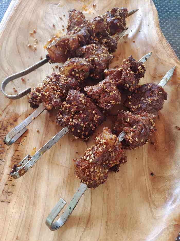 楼兰秘烤(七道湾店)-"阴差阳错我终于来楼兰烧烤了谢谢新疆的朋.