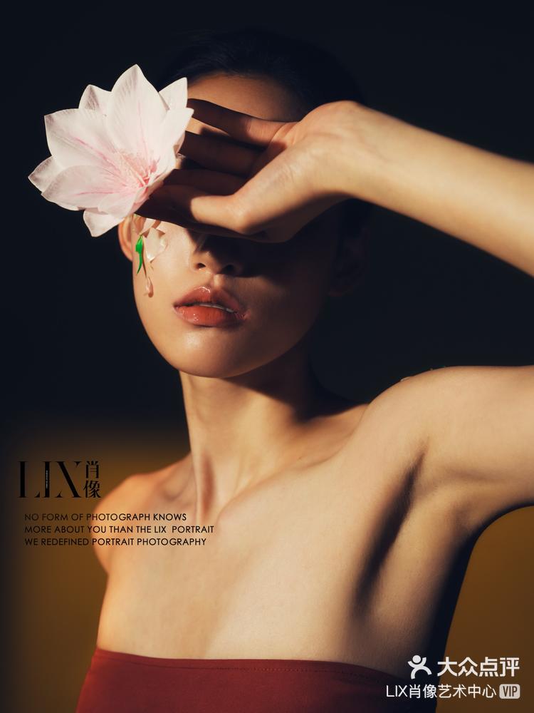 做自己永不凋零的花法式复古少女肖像写真