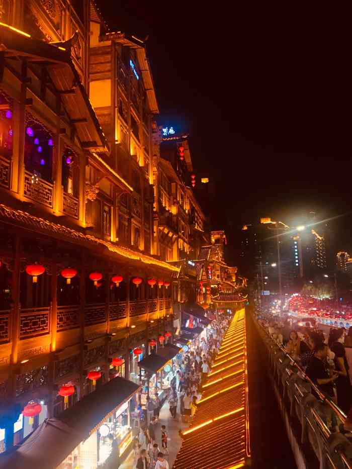 洪崖洞·酒吧街-"酒吧街就在升降梯旁边,对我这种路痴而言,.