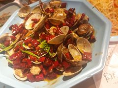 辣炒蚬子-街角等你.大连海鲜烧烤.经典铁板海鲜串(西安路店)