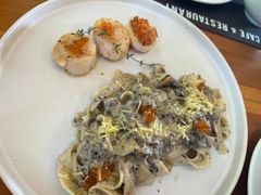 -Chom Cafe and Restaurant