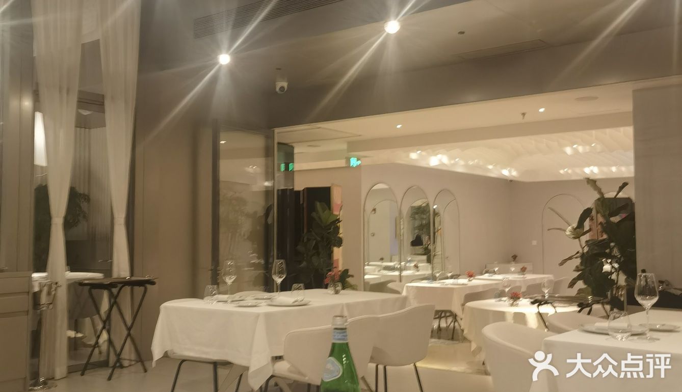 感受一下米其林餐厅的餐点魅力，服务真的是没的说了～