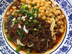 -渝之汇牛肉豌杂面
