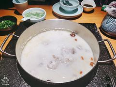 -洪氏嗨捞·广东猪肚鸡·椰子鸡火锅(西咸万象城店)