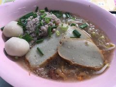 -席娜卡琳火车铁道夜市