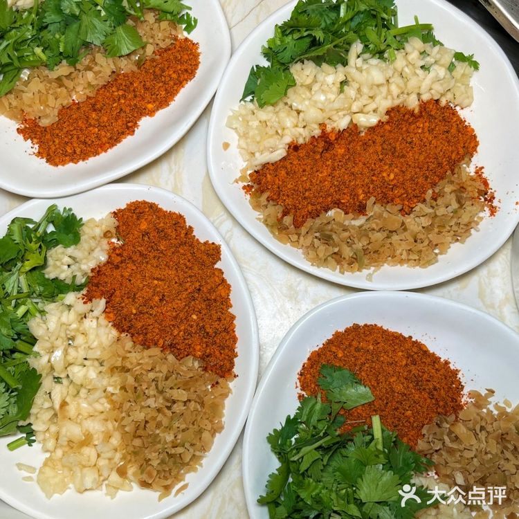 成都新晋串串排队王，一口香到破防……