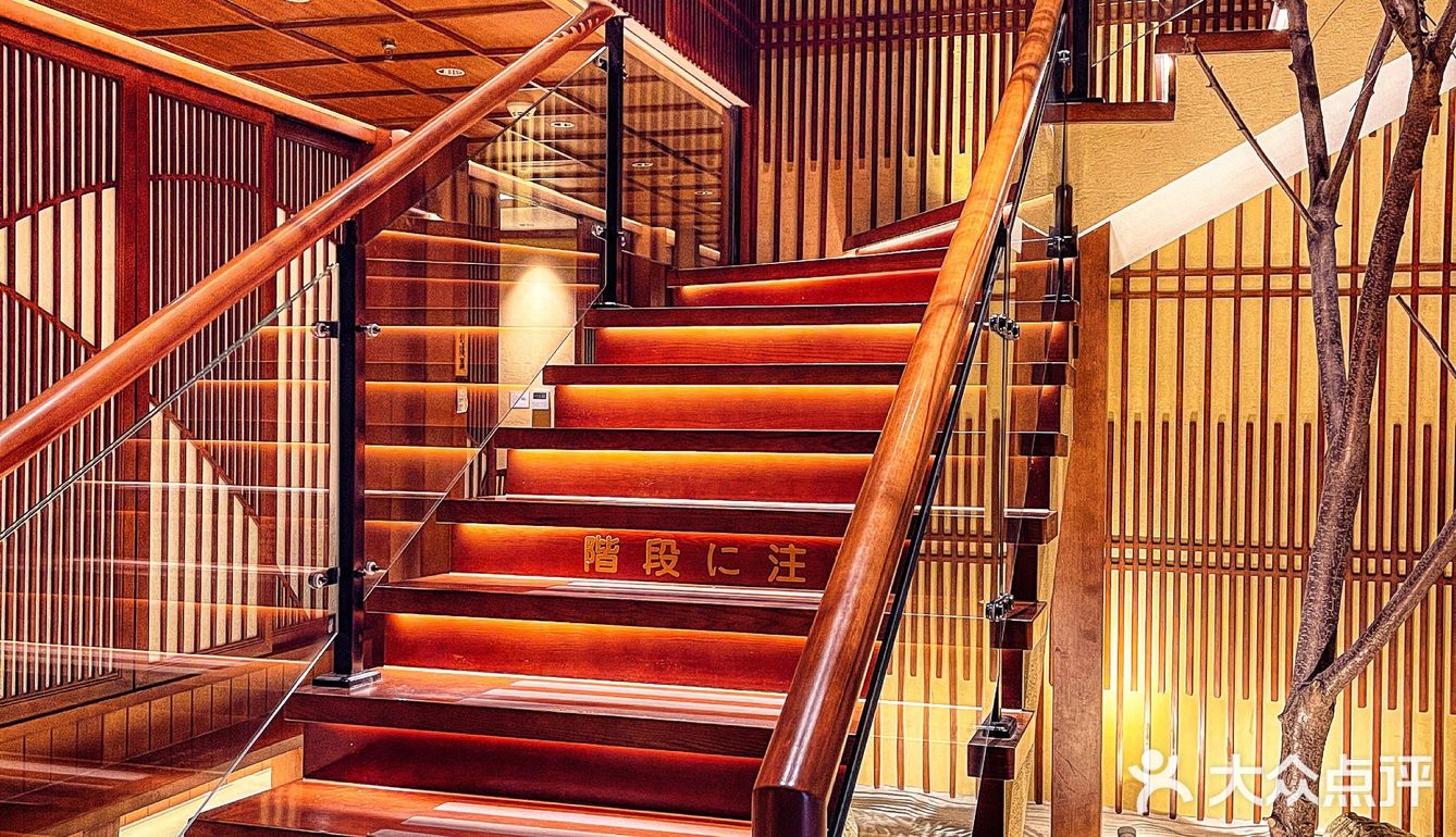 换装拍照+吃饭👘店里都是🫣摇曳的樱花美眉