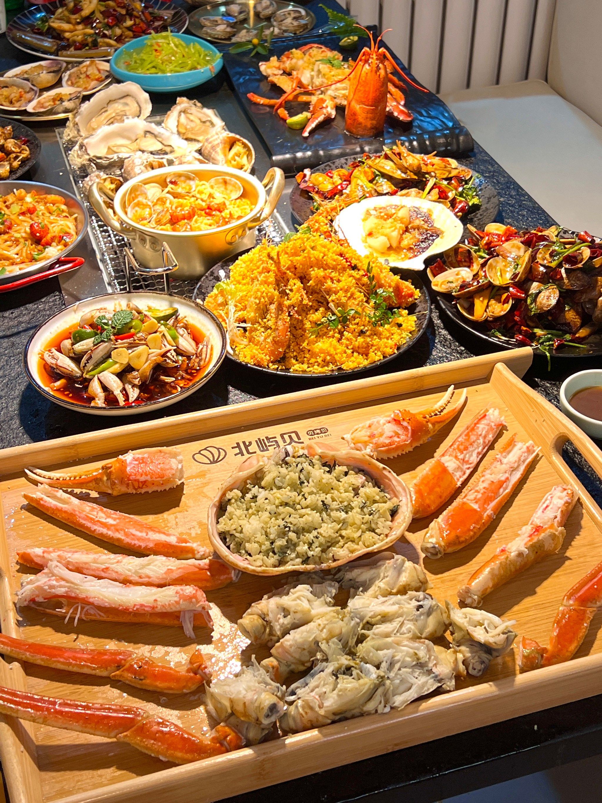 太壮观啦!在哈尔滨吃这么一大桌海鲜
