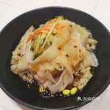 单位附近新开的新疆菜餐厅,凉皮值得推荐,刚出炉的烤馕