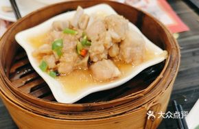 Golden Garlic Steamed Pork Ribs with Taro