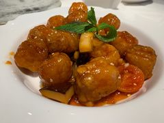 椰果菠萝咕噜肉-闻见中国海南菜(K11店)