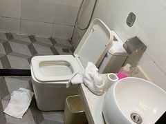 -Zsmart智尚酒店(上海轻纺市场定边路地铁站店)