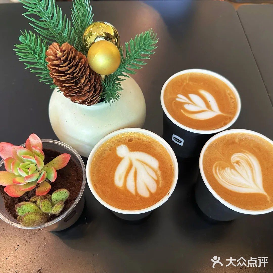 在三亚慢悠悠喝一杯咖啡 好惬意🥱