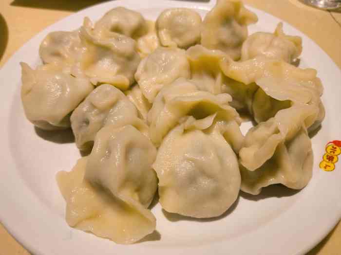 水萝卜饺子家常菜(西环路店)-"到了吃饭点人超多,服务员都忙不过来,有