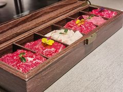 -左庭右院鲜牛肉火锅黑金店(陆家嘴中心店)