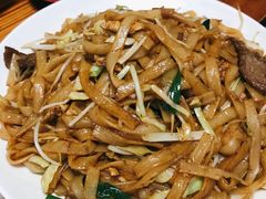 干炒牛河-华源餐厅·海鲜大排档(日月贝店)