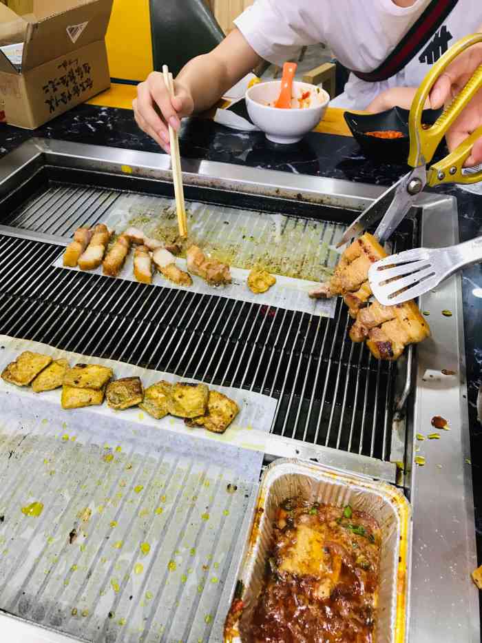 醉贵阳bbq小豆腐坨坨肉(花果园店)-"来贵阳旅游,必须要打卡的就是烧烤