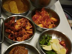 -山野的朋友露营炭火烤肉