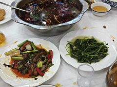 -乡土特色.冷锅鱼.牦牛肉汤锅