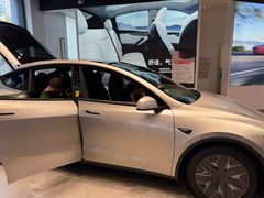 -TESLA 特斯拉(上海太古汇体验店)