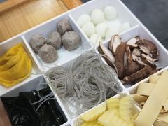 -鲁员外地锅鸡地锅鱼(古墩路店)