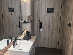 -西安大雁塔科技大学地铁站亚朵酒店