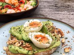 牛油果煮蛋吐司-RAC BAR(安福路店)