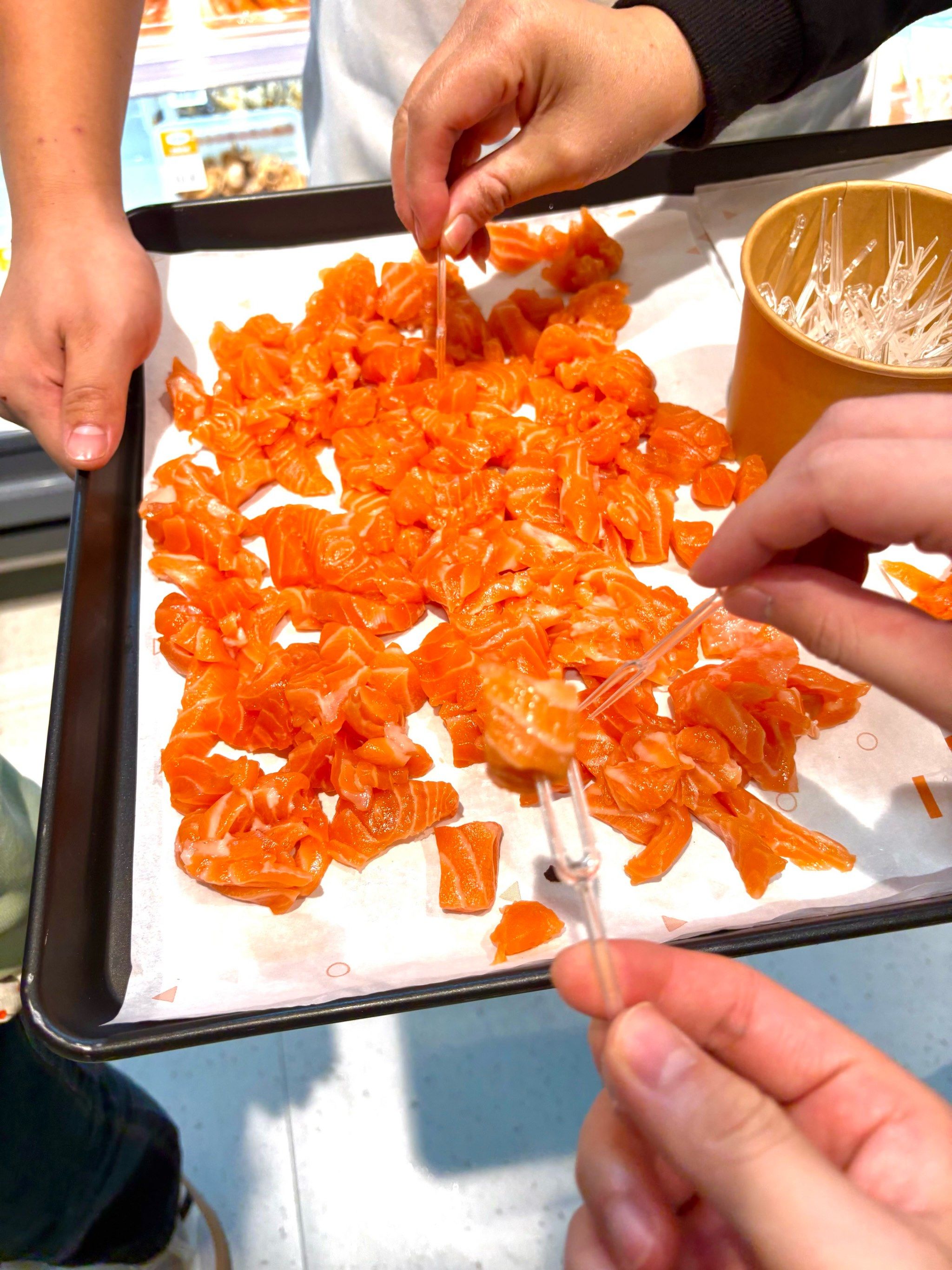 免费三文鱼试吃!